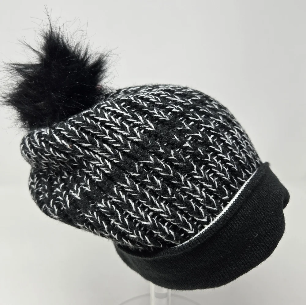 NWT JUICY COUTURE BLACK & WHITE POM POM BEANIE HAT KNITWEAR WOMEN OS CROCHET